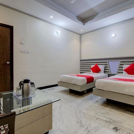 אחמדאבאד Oyo 1545 Hotel Shivani International מראה חיצוני תמונה