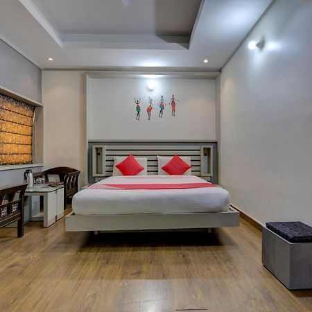 אחמדאבאד Oyo 1545 Hotel Shivani International מראה חיצוני תמונה