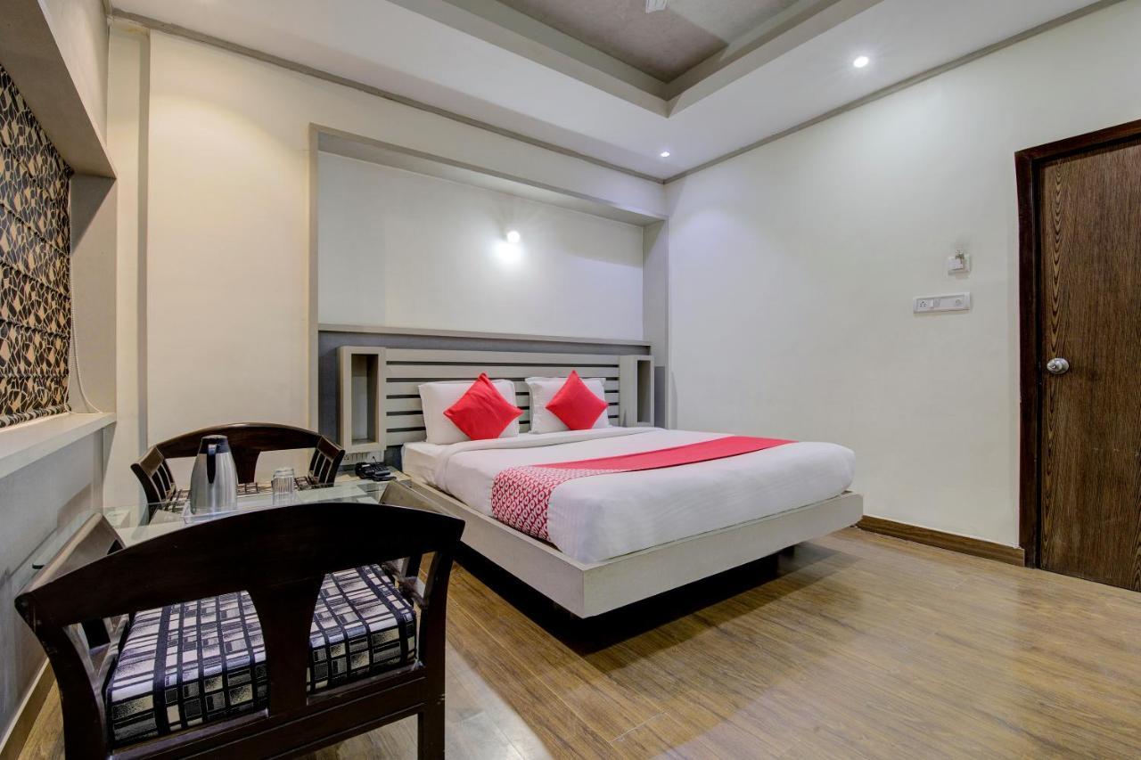 אחמדאבאד Oyo 1545 Hotel Shivani International מראה חיצוני תמונה