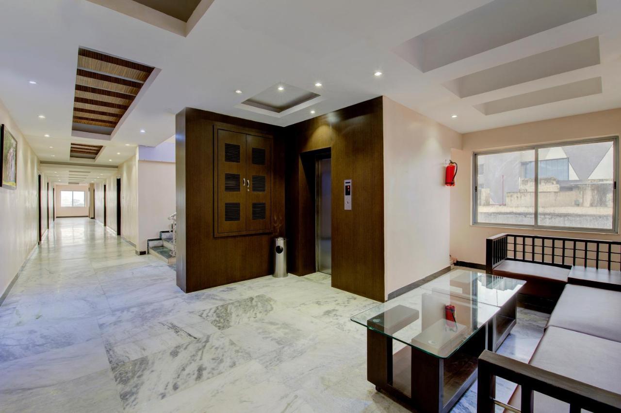 אחמדאבאד Oyo 1545 Hotel Shivani International מראה חיצוני תמונה