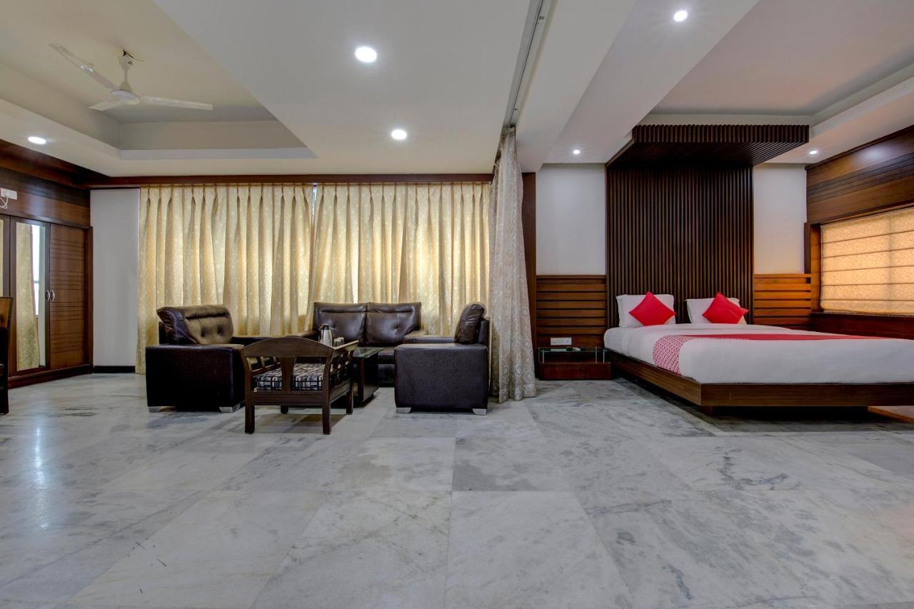 אחמדאבאד Oyo 1545 Hotel Shivani International מראה חיצוני תמונה