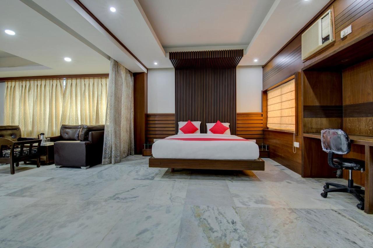 אחמדאבאד Oyo 1545 Hotel Shivani International מראה חיצוני תמונה