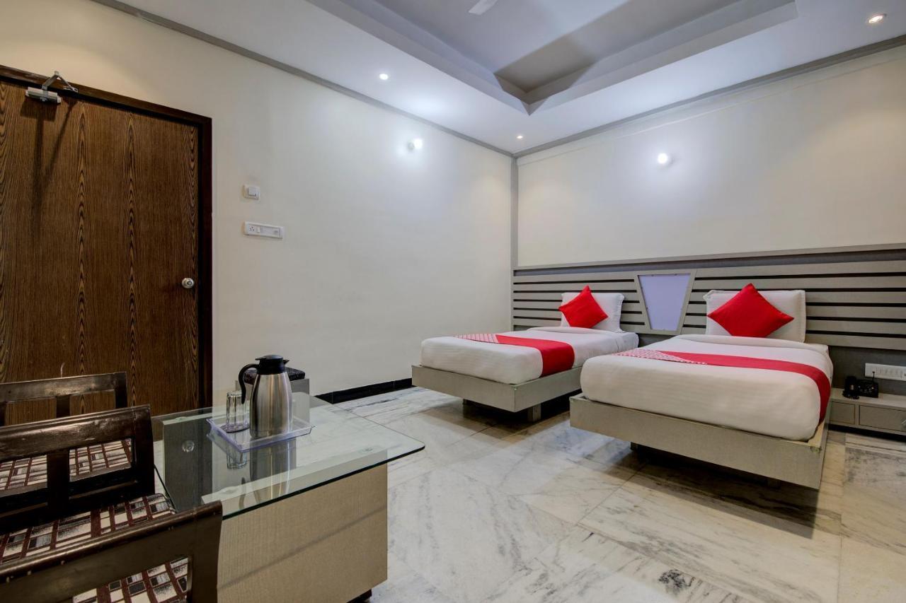אחמדאבאד Oyo 1545 Hotel Shivani International מראה חיצוני תמונה