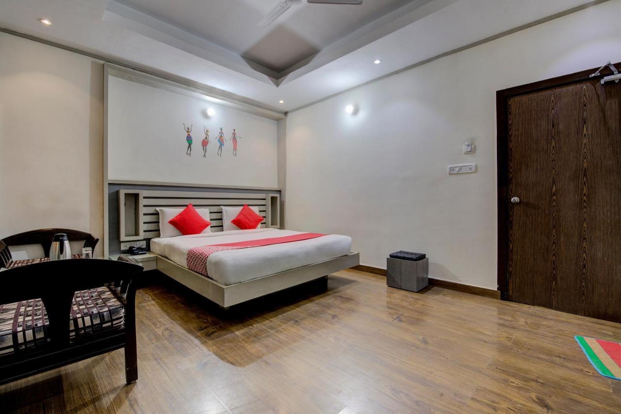 אחמדאבאד Oyo 1545 Hotel Shivani International מראה חיצוני תמונה