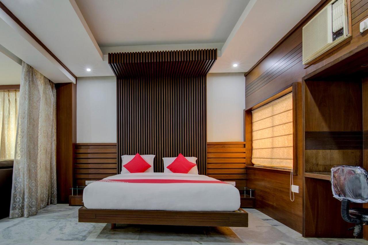 אחמדאבאד Oyo 1545 Hotel Shivani International מראה חיצוני תמונה