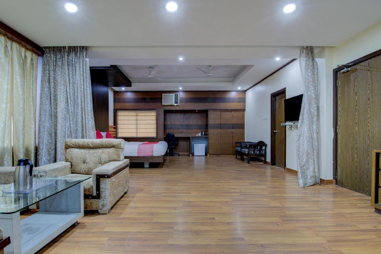 אחמדאבאד Oyo 1545 Hotel Shivani International מראה חיצוני תמונה