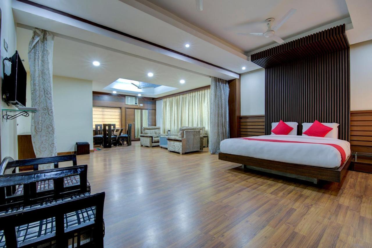 אחמדאבאד Oyo 1545 Hotel Shivani International מראה חיצוני תמונה