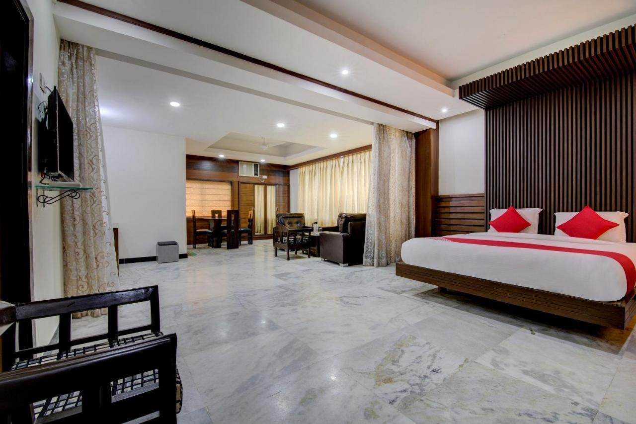 אחמדאבאד Oyo 1545 Hotel Shivani International מראה חיצוני תמונה