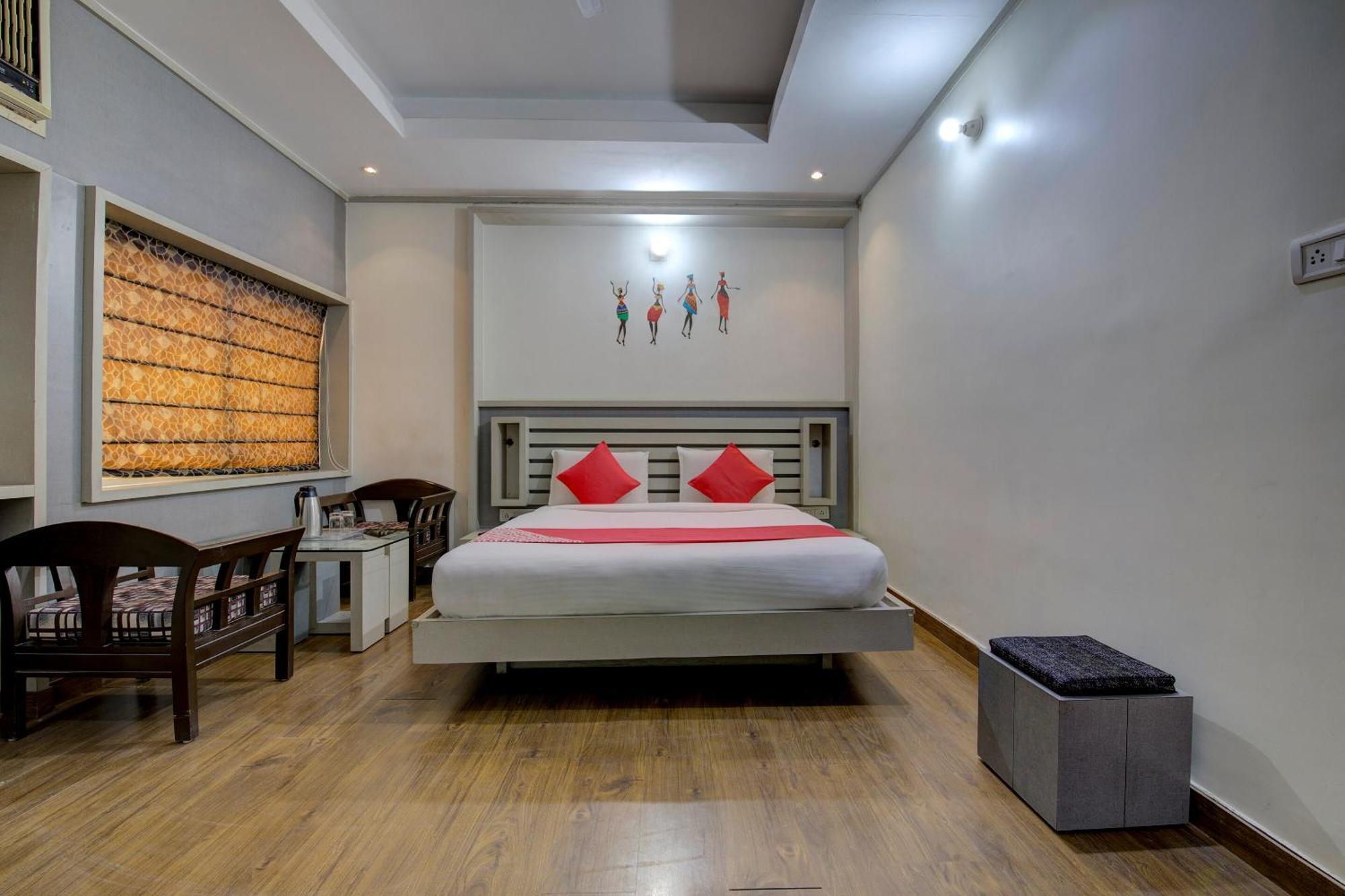 אחמדאבאד Oyo 1545 Hotel Shivani International מראה חיצוני תמונה