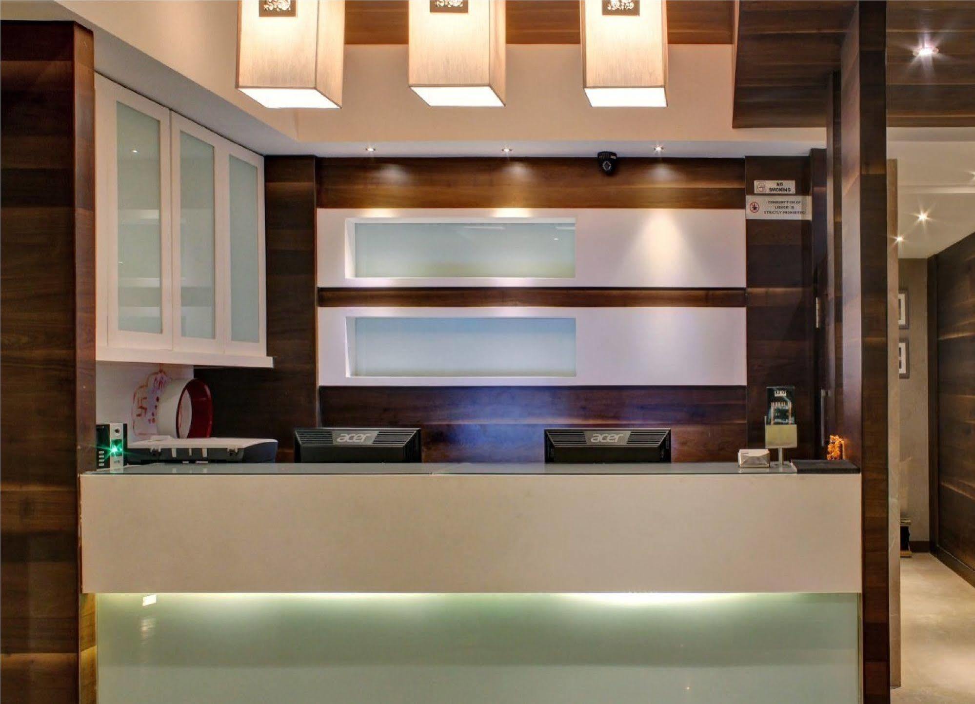 אחמדאבאד Oyo 1545 Hotel Shivani International מראה חיצוני תמונה