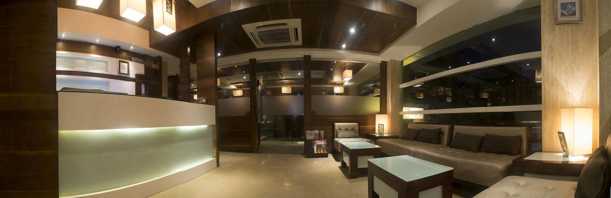 אחמדאבאד Oyo 1545 Hotel Shivani International מראה חיצוני תמונה