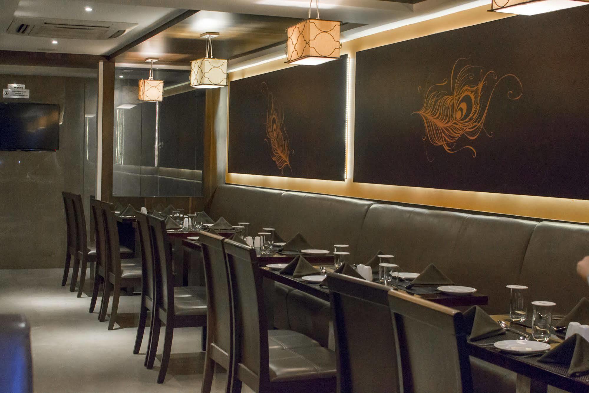 אחמדאבאד Oyo 1545 Hotel Shivani International מראה חיצוני תמונה