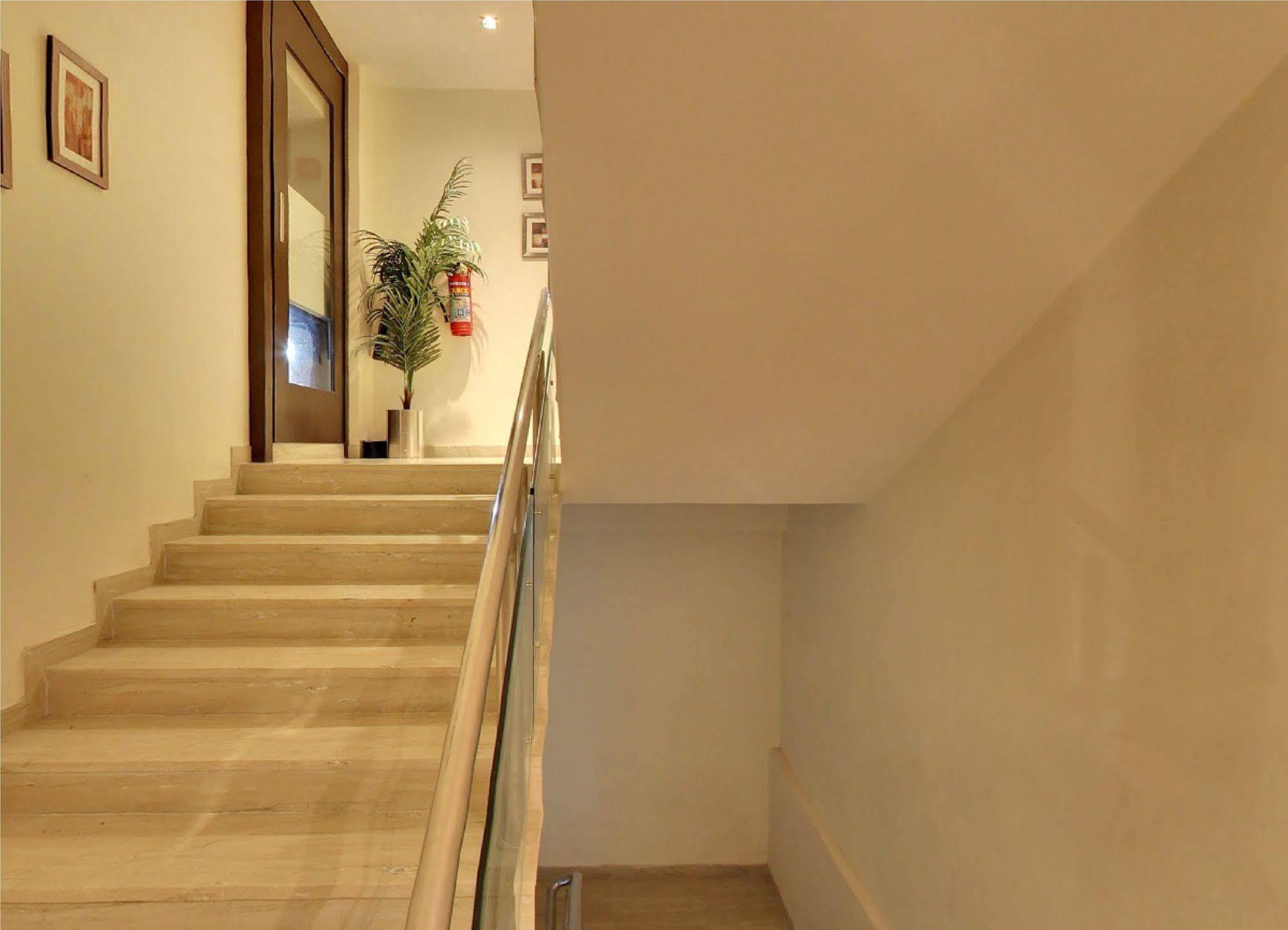 אחמדאבאד Oyo 1545 Hotel Shivani International מראה חיצוני תמונה